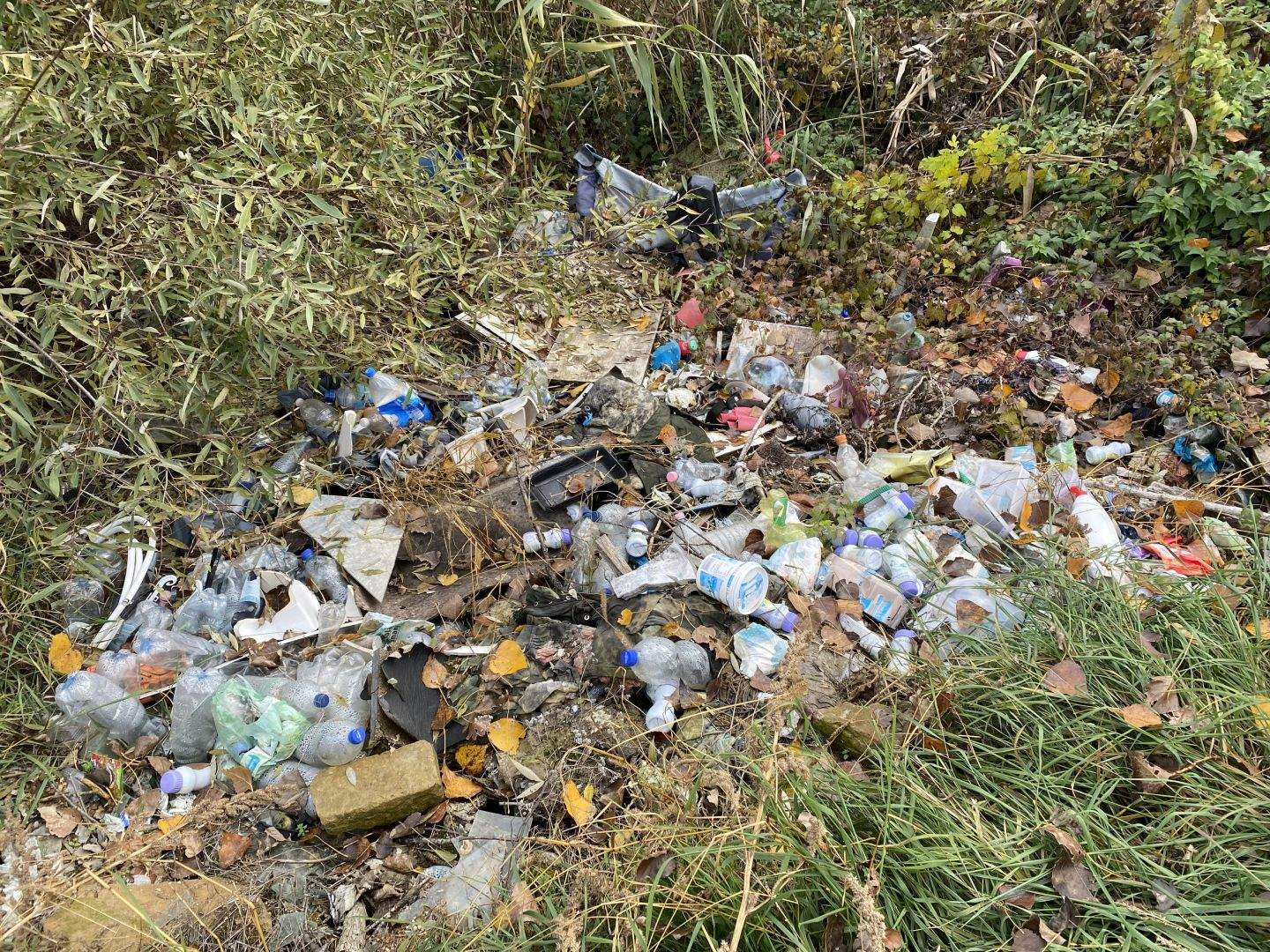 Hatmillió forint újabb illegális hulladéklerakó helyek felszámolására