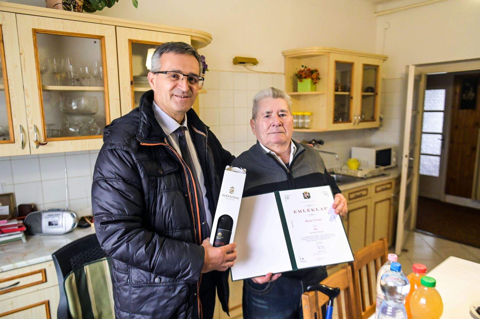 A 90 éves Buzás Ferenc ma is süt-főz a családra