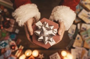 62 éven felüli Szekszárdi Polgárok karácsonyi ajándékozása