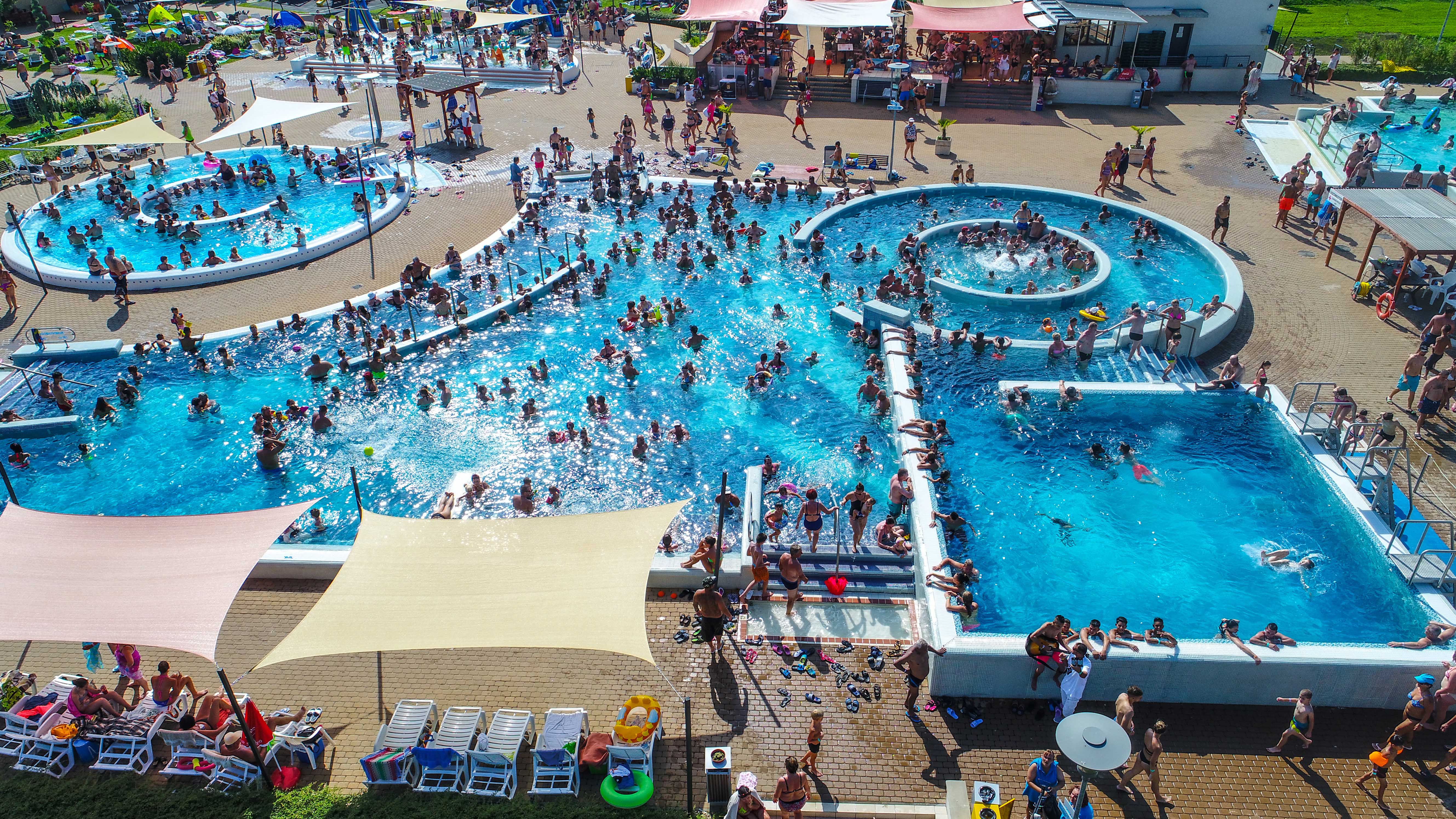 SAJTÓKÖZLEMÉNY - Szekszárdi Családbarát Strand- és élményfürdő felújítása 1.